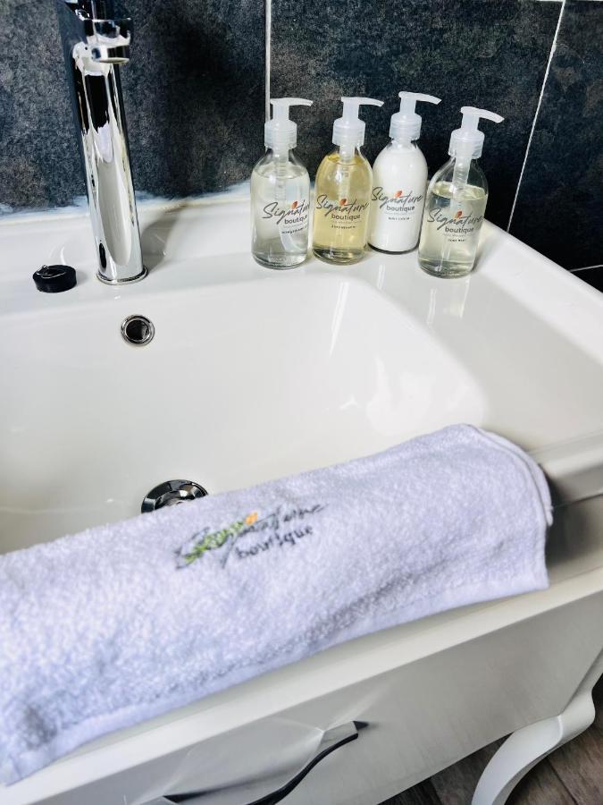 מאון Signature Boutique Guesthouse מראה חיצוני תמונה