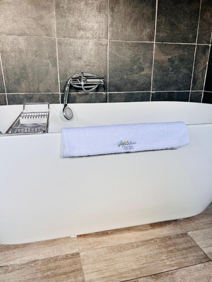 מאון Signature Boutique Guesthouse מראה חיצוני תמונה